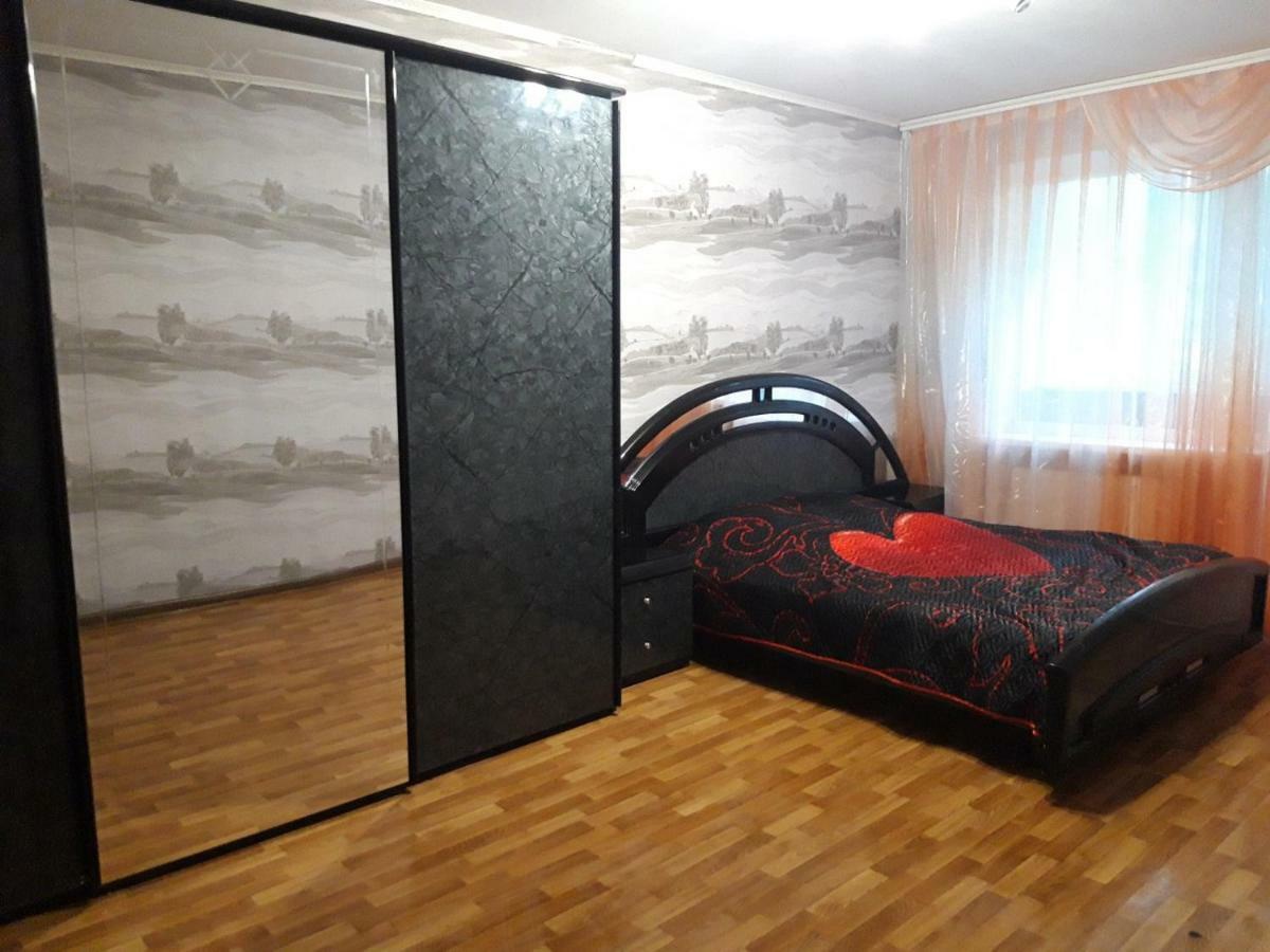 Трёхкомнатные Апартаменты Кривой Рог Екстериор снимка